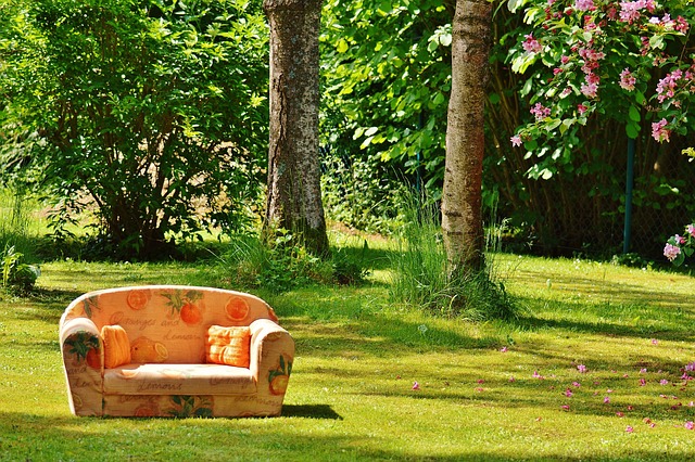 sofa-removal-near-me-640x480-70623011.jpeg